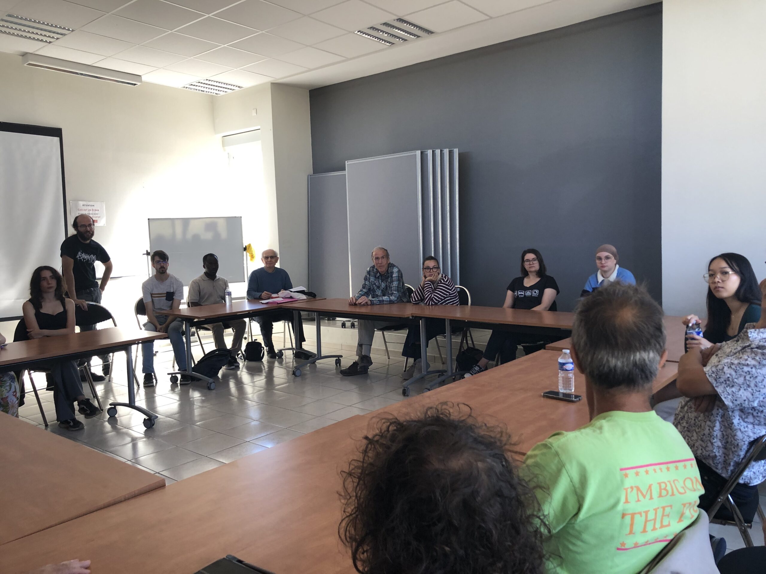 Une rentrée conviviale pour nos intervenants ! 🍕📚